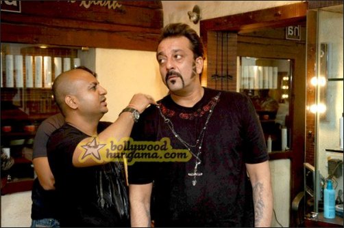 check out sanjay dutts new stylish look in luck 3