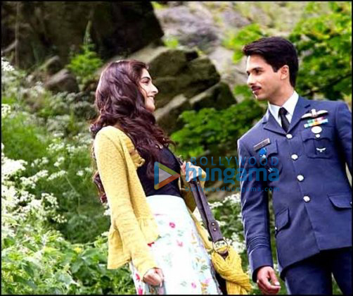 check out shahid kapoor and sonam kapoor in mausam 6