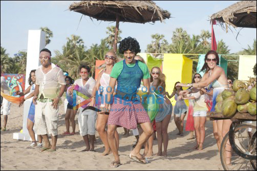 shreyas recreates big bs antics from desh premee 3