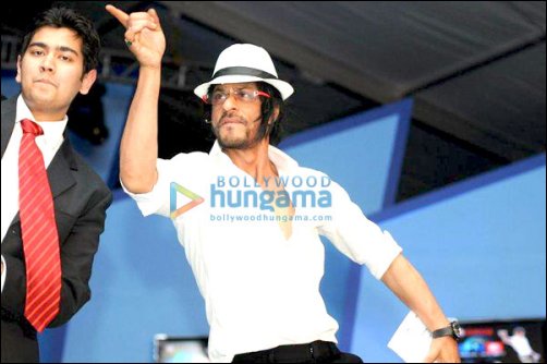 check out srk performs at iipm 5 check out srk performs at iipm 5