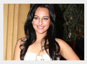 Sonakshi reaches late for dad’s birthday party