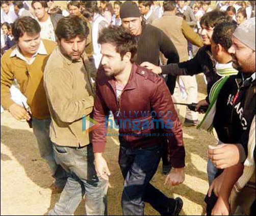 Emraan creates flurry while shooting at Qutub