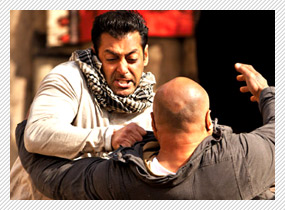 Different style of action for Sallu in Sher Khan, Kick