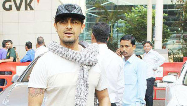 Sonu Nigam Sings Mid-Air On The Intercom In An Airplane