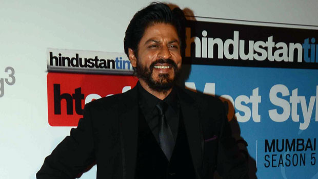 “Main Toh #Raees Ke Set Pe Holi Karunga”: Shah Rukh Khan