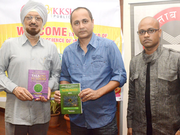 vipul shah launches ss khaambas book talking numbers 2012 3
