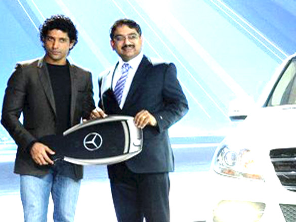 farhan chetan bhagat irfan pathan and masaba gupta at the auto expo 2012 5