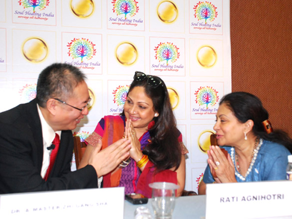 rati agnihotri and smita jaykar launch soul healing india clinic 4