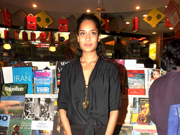 vinod khanna and lisa haydon at biddus book launch 6