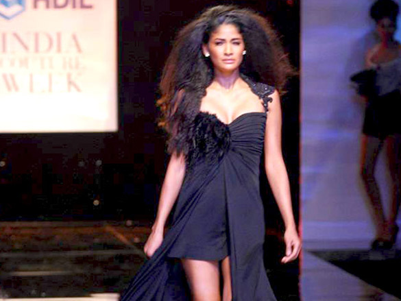 monisha jaisinghs show at hdil india couture week 2010 2