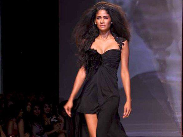 monisha jaisinghs show at hdil india couture week 2010 3