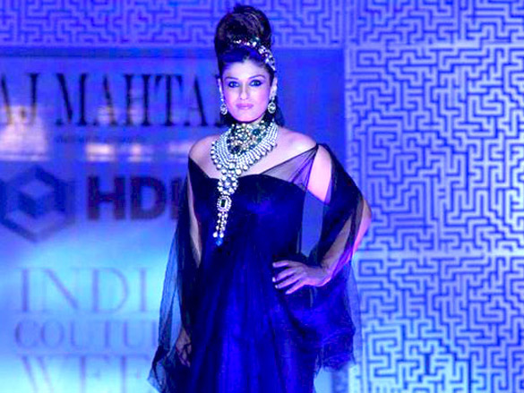 raveena walks for raj mahtani at hdil india couture week 2010 6