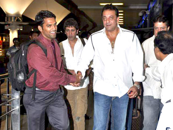 sanjay dutt returns from dubai on occasion of the birth of his twins 2
