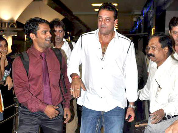 sanjay dutt returns from dubai on occasion of the birth of his twins 3