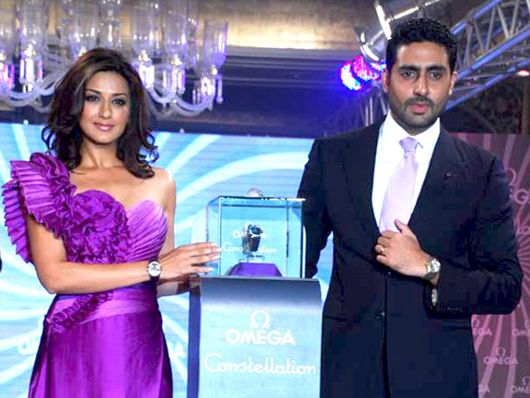 abhishek and sonali bendre at omega constellation watches fashion show 6