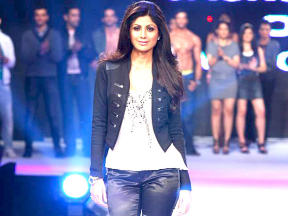 sushmita dia shilpa bipasha walk on the ramp for vero moda show 4