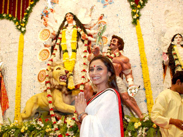 rani mukherjee ayan mukerji at durga pooja 4