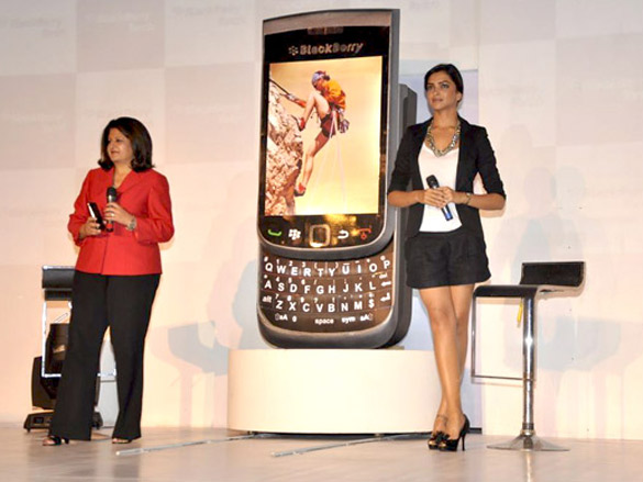 deepika padukone unveils the new blackberry torc 2