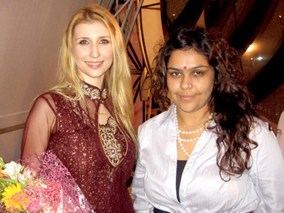 claudia ciesla visits the sankalp dandiya 2