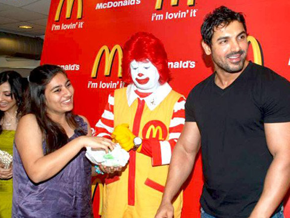 john and pakhi at mcdonalds to promote jhoothi hi sahi 6
