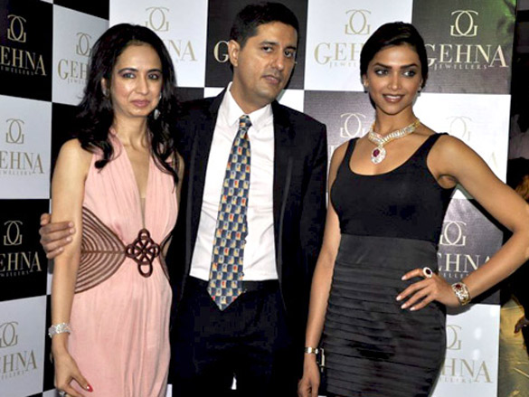 deepika padukone inaugurates gehna jewellery store 3