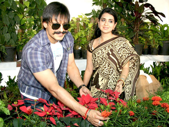 vivek oberoi and shaina nc at a tree plantation drive 3