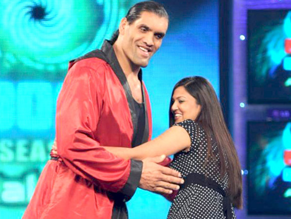the great khali along with salman khan on the sets of bigg boss 4 8