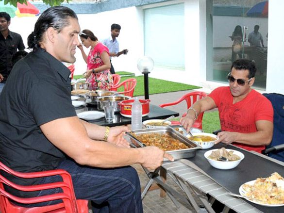 the great khali along with salman khan on the sets of bigg boss 4 9