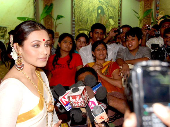 rani mukherjee and bappi lahiri attend a durga puja event 4