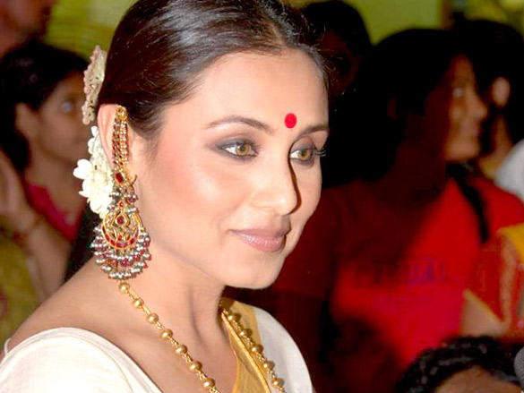 rani mukherjee and bappi lahiri attend a durga puja event 6