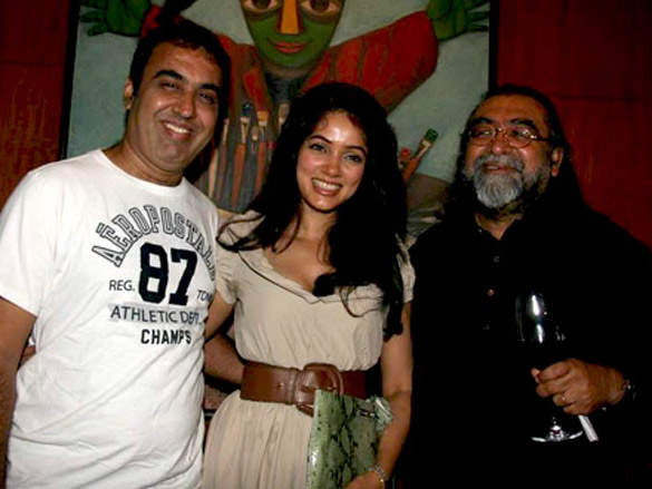 vidya malvade and uvika at jw marriott art showcase 3