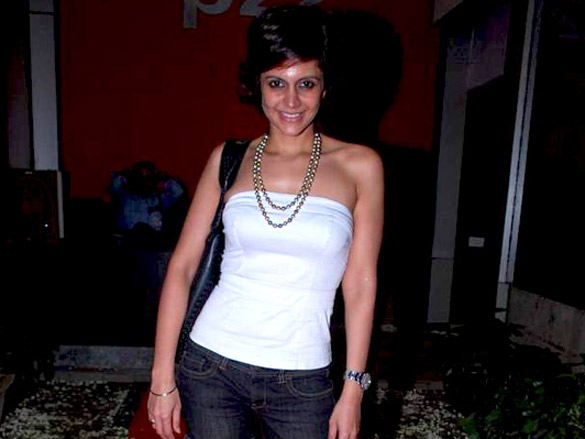 suniel shetty and mandira bedi at shailendra singhs birthday bash 9