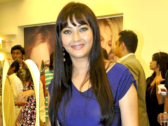 designers and models jam at jcb salon launch 6