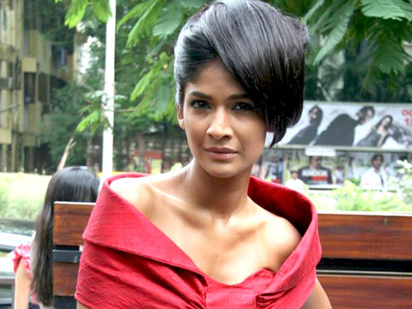 designers and models jam at jcb salon launch 12