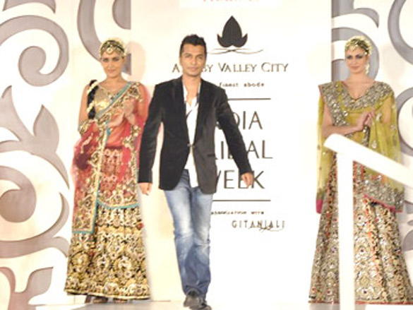 vikram phadnis show at aamby valley city india bridal week 2010 2