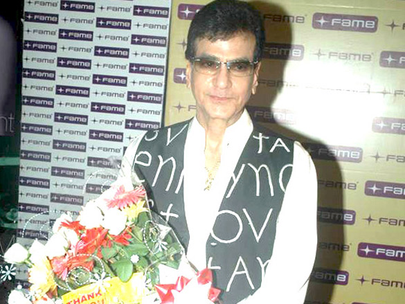 fame big cinemas honours jeetendra with evergreen lantern 4