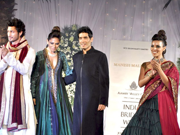 manish malhotras finale show at aamby valley city india bridal week 2010 2