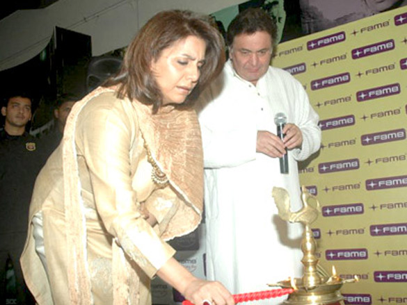 rishi kapoor and neetu singh celebrate diwali with kids at fame cinemas 2
