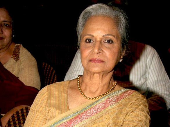 waheeda rehman felicitates anup jalota 6