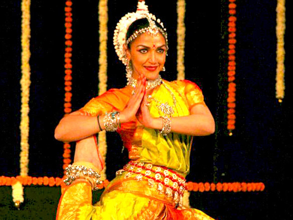 hema malini esha and ahana deol at jaya smritis dance event 5
