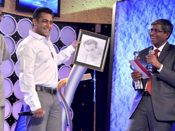 salman khan graces ibn7 super idols awards 3