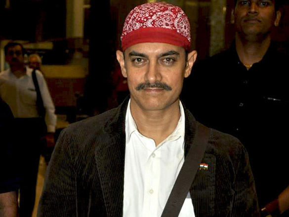 aamir khan snapped with his new hair style and moustache 6