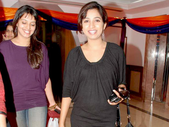sunidhi shreya ghoshal at radio citys musical e azam season 4 13