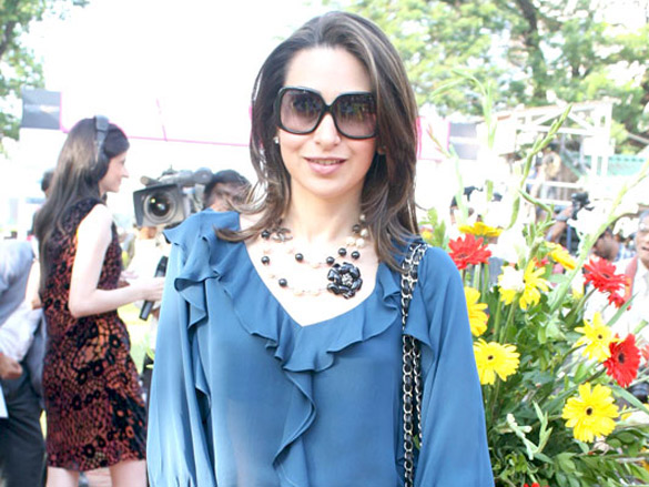 karisma kapoor at derby racing start 7