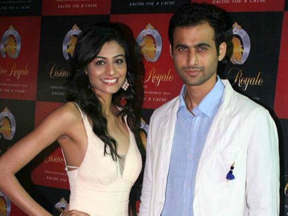 neha hinge at casino royale race press meet 6