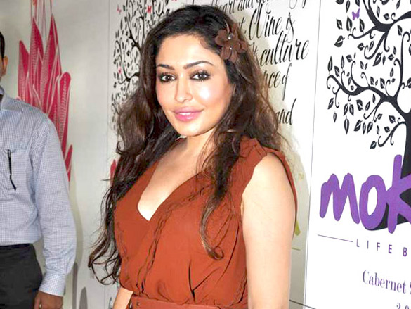 sanjay dutt tanushree and neetu chandra at mokssh wine launch 9