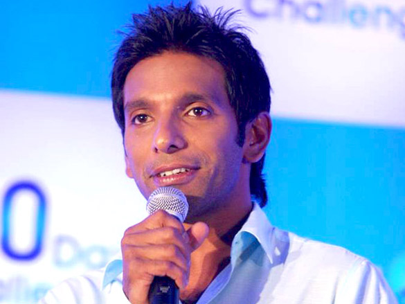 malaika makes dino and ritwik shave at gillete 30 day challenge event 9