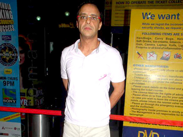 hrithik and fardeen at 1 a minute film on breast cancer premiere 7