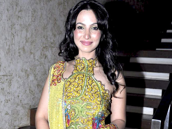 mrinalani sharma and shraddha nigam walk for beenu sehgal 12