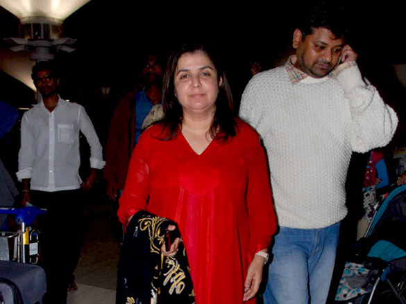 farah and saif ali khan spotted at the airport 2